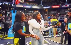 乐鱼-步行者队主场失利,接连遭遇困境的球员